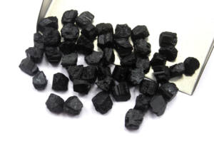 25 pièces de Tourmaline noire naturelle véritable de qualité supérieure, pierres précieuses en vrac non traitées, fabrication brute, bijoux faits à la main - Product Image 4