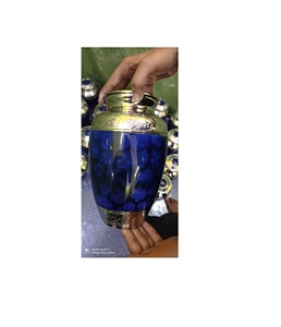 Urna de cremación de latón de estilo americano Suministros funerarios de metal de Brassworld India para adultos - Product Image 1