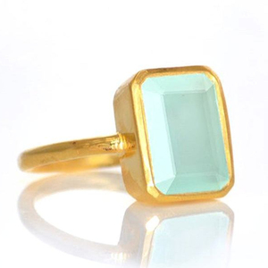 Lunette rectangulaire de calcédoine turquoise, anneau en or - Product Image 1