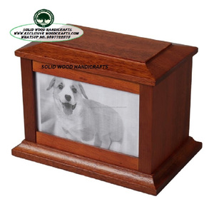 Best Seller Urnas de cremación funeraria de madera con marco de fotos Caja de recuerdo Pérdida Regalo de recuerdo de mascotas - Product Image 1