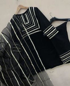 --- NEW--BEAUTIFUL---KURTA AVEC PANTALON POUR LA Fête-usure-robe avec applications pour la Fête/Mariage = 2021. - Product Image 1