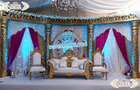 Concept de scène de mariage ouverte traditionnelle Mandap, magnifique scène de réception de mariage, scène ouverte dorée pour les mariages indiens