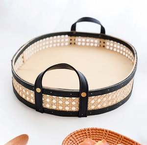 Plateau de service en rotin avec cadre en bois parfait pour les ustensiles de cuisine à la maison et le service des aliments - Product Image 3