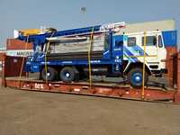 Nouvelle Foreuse Rotative DTH Diesel Montée sur Camion de 300 Mètres avec Garantie de 12 Mois pour le Forage de Puits d'Eau et Minier