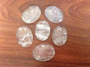 Pierre de paume en quartz clair de luxe, Feng Shui, polie avec soin, énergie de l'amour cosmique encapsulée, croissance spirituelle, décoration - Product Image 3