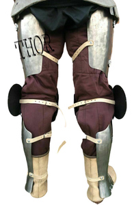 Armure de jambe complète gothique médiévale entièrement fonctionnelle Modèle de collection en acier et cuir plaqué sur mesure avec impression de logo gothique - Product Image 4