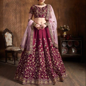 TRENDY--NEW--BEAUTIFUL--BRIDAL--TOP กับ LEHENGA-ชุดที่มี --- ประดับด้วยลูกปัดแก้วคริสตัลงานหินสำหรับงานแต่งงาน = 2021 - Product Image 1
