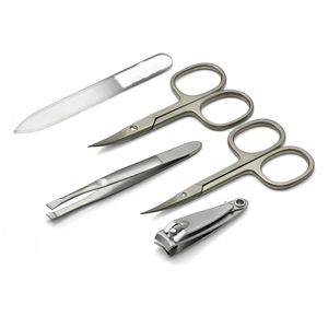 Kit de Manicura de Acero Inoxidable de 5 Piezas, Cortaúñas 5 en 1, Diseño Clásico y Lujoso, Estuche de Cuero Sintético Negro - Product Image 5