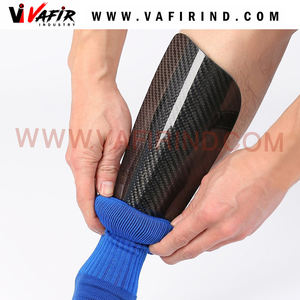 Espinilleras de fútbol de fibra de carbono y poliéster de 3 piezas Diseño 2021 - Product Image 2