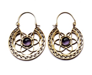 Boucles d'oreilles créoles en laiton couleur or style bohème tribal indien améthyste, bijoux tendance pour femme pour les occasions d'anniversaire - Product Image 3