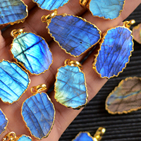 Freeform Double-Pointed Purple Labradorite Triangle Pendentif Baroque Poire Facettes Perles de Verre Électrolytique Fine Pendentifs Charms
