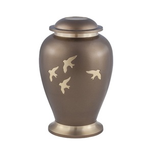 Urnes de crémation en métal de bonne qualité urne en métal de style européen pour les urnes de souvenir de cendres humaines de fabricant indien - Product Image 6