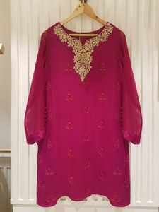 -NEW--UNIQUE et Élégant-KURTA AVEC PANTALON POUR LA Fête-usure-robe avec applications pour la Fête/Mariage = 2021. - Product Image 2