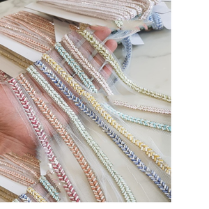 Cintas Bordadas en Oro Personalizadas con Hermosos Diseños y Bordado Floral Intrincado, Adecuadas para Diseñadores de Ropa - Product Image 5