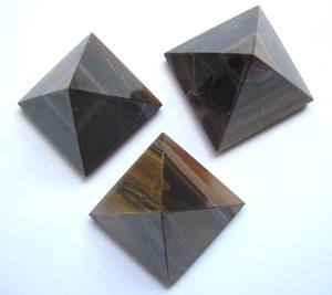 Meilleure vente pyramides en œil de tigre sculptées Feng Shui pierres précieuses pyramides pierre agate vente en gros technique de pierre de guérison - Product Image 1