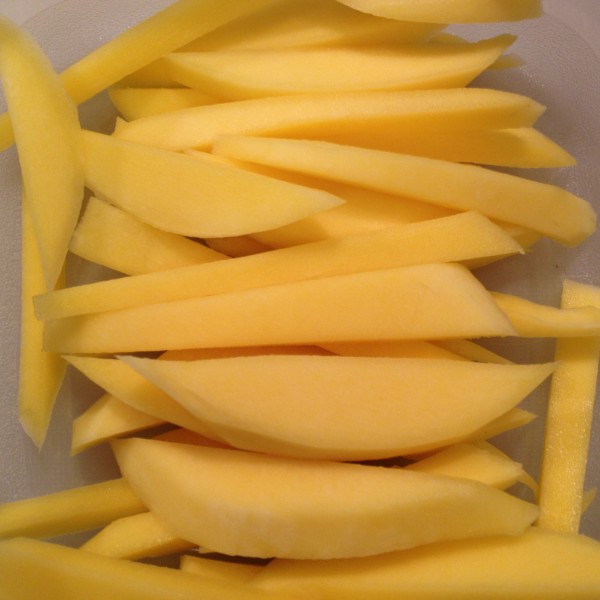 Vietnam Natural Yellow Mango Frozen Dice Half Cut Or Smash Fruit Bulk With Best Pric