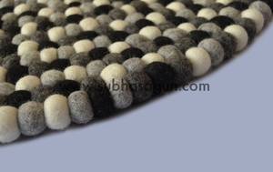 Tapis en feutre de laine pelucheux écologique de luxe fait à la main antidérapant pour animaux de compagnie pour la décoration intérieure du Népal - Product Image 2