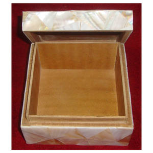 Caja de joyería hecha a mano, con incrustaciones de hueso de perla Natural, 4x4 pulgadas - Product Image 1