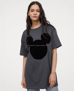 เสื้อยืดโอเวอร์ไซส์ผ้าฝ้ายพรีเมียมสำหรับผู้หญิง สไตล์สตรีทแวร์ ทรงหลวม ผู้ผลิตรับสกรีนโลโก้ตามสั่ง - Product Image 1
