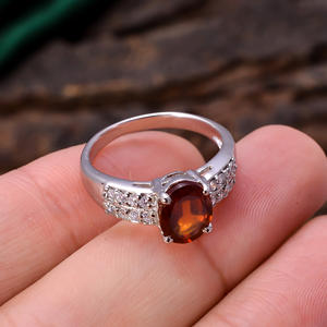 แหวนเงินแท้92.5 2.9กรัมสำหรับผู้หญิงแหวนพลอยพลอยโกเมนเหลี่ยมเพชรพลอยธรรมชาติรูปวงรี - Product Image 2