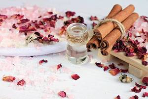 Cassia GMP Huile Essentielle Pure Certifiée Biologique Meilleur Prix en Inde Hydratant Nourrissant Peau Visage Parfums Écorce Matière Première - Product Image 4