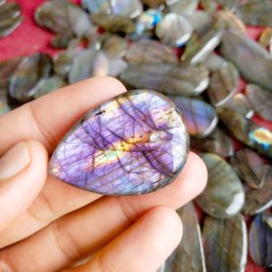 ชุดกำไลข้อมือและต่างหูลาบราโดไรต์แท้ ขนาด 20-40 มม. ลาบราโดไรต์สีม่วง พลอยคาโบชอง แอมโมไลต์ธรรมชาติ รูปทรงไม่สม่ำเสมอ - Product Image 1