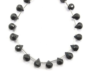 Pierre précieuse spinelle noire naturelle à facettes en forme de goutte d'eau perles de Briolette fabrication de bijoux faits à la main vente en gros - Product Image 1
