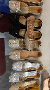 Chaussures plates légères pakistanaises Khussa pour filles avec logo en relief pour la saison du printemps - Product Image 3