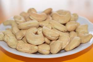 Đồ ăn vặt từ hạt là các loại hạt điều, giá rẻ và chất lượng cao từ Việt Nam. - Product Image 3