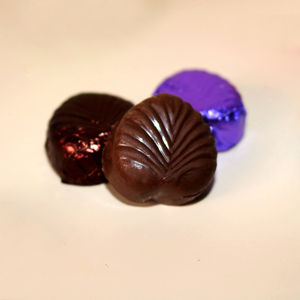 Mayorista Precio en forma de corazón Compuesto Chocolate a granel OEM ODM Logotipo personalizado para regalos - Product Image 2