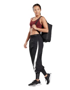 บราสีแดงเลือดหมูแบบสั่งทำพิเศษ MOQ ต่ำ  โลโก้แบบกำหนดเอง ออกแบบโดย OEM  ทรงฮีโร่  รองรับแรงกระแทกสูง - Product Image 1