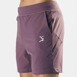 กางเกงขาสั้นออกกำลังกายผู้ชายรุ่นใหม่เอวสม็อคยืดได้ 4 ทิศทาง สีพื้น ผ้าแห้งเร็ว เหมาะสำหรับวิ่งและเล่นกีฬา - Product Image 3