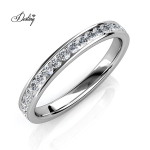Anillo de eternidad adornado con cristales de <span class=keywords><strong>Swarovski</strong></span> S925 Daisini hipoalergénico clásico banda de boda joyería mujer anillo de moda - Product Image 3