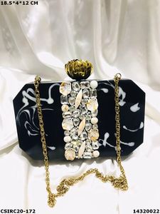 Bolso de mano nupcial artesanal de diseño para mujer, con patrón floral hecho a mano en resina, Craftstages International, hecho en India. - Product Image 4