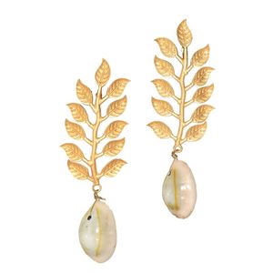 Nouveaux bijoux de créateur faits à la main, cerceau plaqué or finition mate, clou d'oreille en feuille de laiton pour filles et femmes - Product Image 1