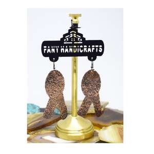 1990 Viernes Suiza Triángulo de oro Perla larga Latón Joyería ligera Pendientes texturizados Joyería texturizada negra mate - Product Image 5