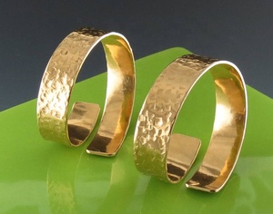 Servilleteros elegantes de latón martillado - Product Image 1