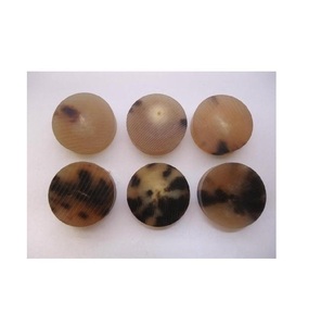 Boutons en corne de buffle véritable de haute qualité, 4 trous, ronds, 10 mm-25 mm, personnalisés, écologiques, mélange de couleurs, en vrac pour l'utilisation dans les vêtements - Product Image 5