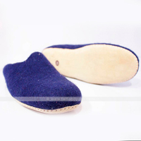 FSSI-008 Chaussons et Pantoufles d'Intérieur Chauds en Feutre et Daim Fin, Laine Néo-Zélandaise Écologique, Feutrés par des Femmes Artisanes Qualifiées du Népal