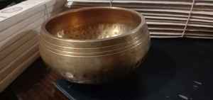 Bol chantant en laiton fait à la main pour l'art de la méditation et à collectionner de 4 à 20 pouces - Product Image 2