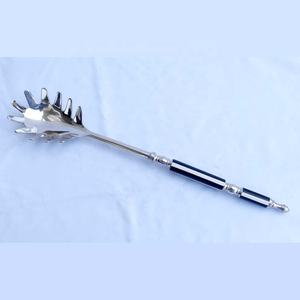 Juego de servir de barra de ensalada de plata Juego de servir de ensalada con mango dorado de bambú redondo Servidores de ensalada decorativos de metal Servidores de salsa - Product Image 3