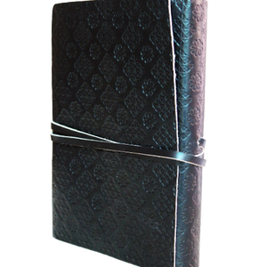 2021 diseño personalizable personalizado hecho a mano en relieve tamaño A5 Diario De Cuero Negro Diario de escritorio para uso de oficina de negocios - Product Image 1