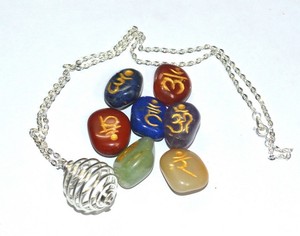 Cristales de Feng Shui, venta al por mayor, piedra caída de Chakra a granel | Juego de piedras Sánscritas de Chakra curativo con cadena Fengshui - Product Image 1