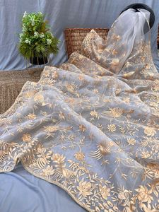 Sari de Diseño Elegante para Fiesta, en Organza de Seda Chinon con Bordado Pesado de Resham y Pedrería, Última Colección - Product Image 2