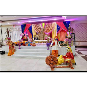 Punjabi Mehndi Setup con estatuas decorativas Punjabi Wedding Village Theme Mehndi Stage Punjabi Wedding Ladies Sangeet Decor Set - Product Image 1