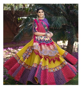 Lehenga choli-tela de seda de mantequilla pesada, nuevo diseño impreso, con bordado, trabajo a juego, dupatta y bl - Product Image 2