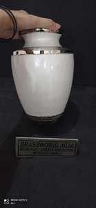 Urna Funeraria de Latón Blanco Perla con Grabado Plateado para Adultos, Suministros Funerarios Estilo Americano, BRASSWORLD INDIA - Product Image 6