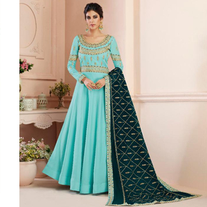 สินค้าออกใหม่ชุดปาร์ตี้ออกแบบให้ดูหรูหราเสื้อผ้าลำลองใส่เดินเล่นทะเลผ้าตาข่ายผ้าไหมปักลายแฟชั่นงานออกแบบเสื้อผ้า - Product Image 1