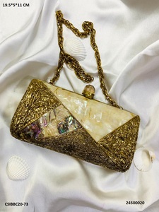 Clutches en métal de créateur pour sacs à main, sacs de soirée et de mariage élégants en laiton avec décoration de perles et motif de pierres - Product Image 5