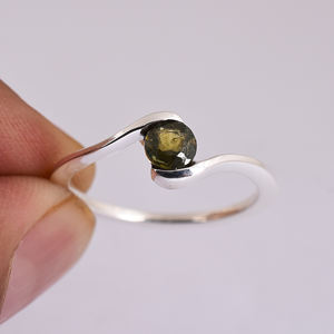 Anillo de piedras preciosas de moldavita Original Natural, piedra preciosa rara auténtica moldavita, anillo de diseño hecho a mano, anillo de Plata de Ley 925 - Product Image 2